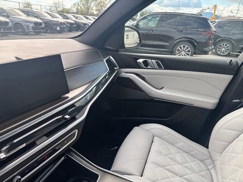 Used 2024 BMW X5 xDrive40i w/ M Sport Package image 26