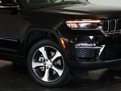 Used 2022 Jeep Grand Cherokee Limited 4xe w/ Luxury Tech Group II AWD/4WD image 8