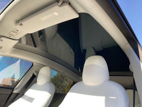 Used 2023 Tesla Model Y Long Range image 9