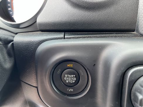 Used 2018 Jeep Wrangler Unlimited Sahara image 16