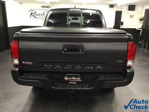 Used 2016 Toyota Tacoma TRD Sport w/ Towing Package AWD/4WD image 9