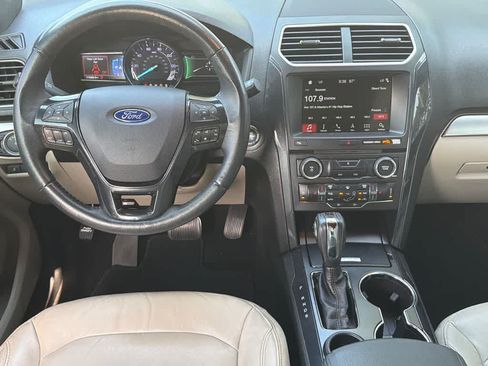 Certified 2018 Ford Explorer XLT w/ Equipment Group 202A FWD image 21