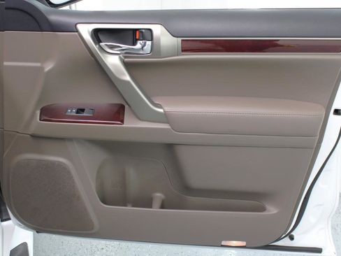 Used 2017 Lexus GX 460 Premium w/ Premium Package image 52