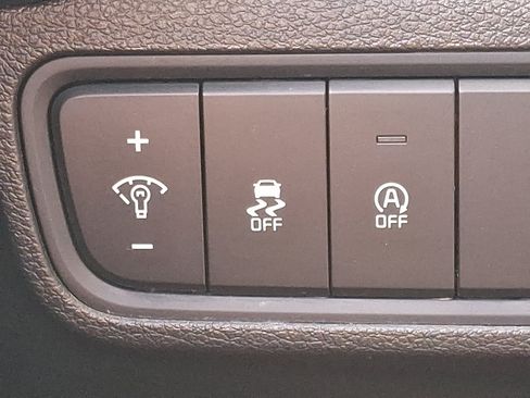 Used 2025 Kia Soul LX w/ LX Technology Package FWD image 25