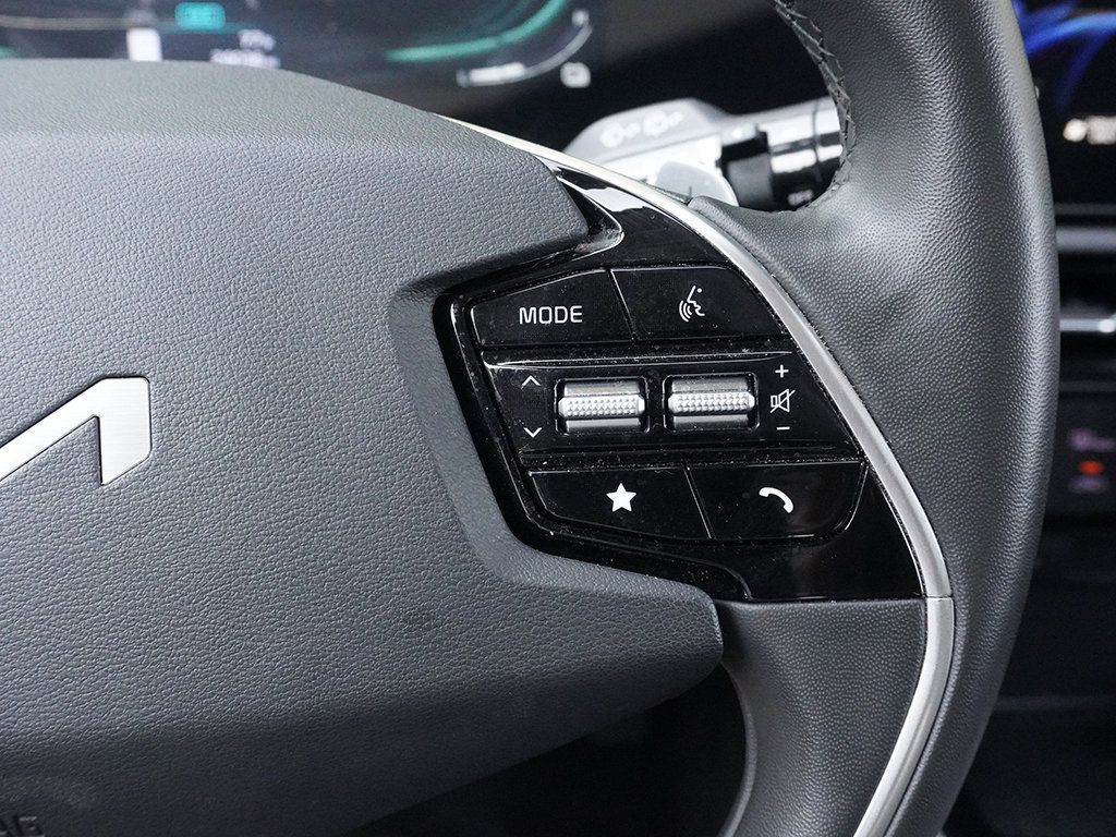 Used 2023 Kia Niro EX FWD image 41