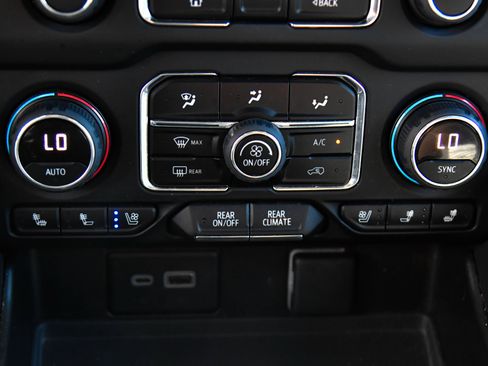 Used 2023 Chevrolet Suburban Premier RWD image 27