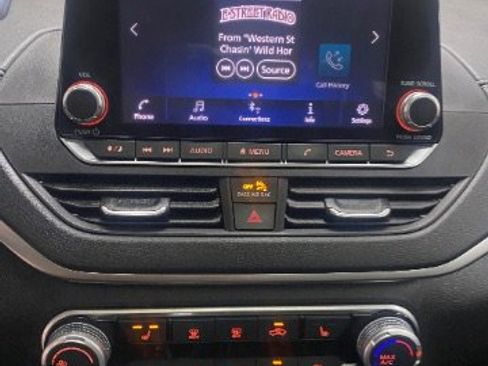 Used 2022 Nissan Altima 2.5 SV w/ SV Premium Package image 21