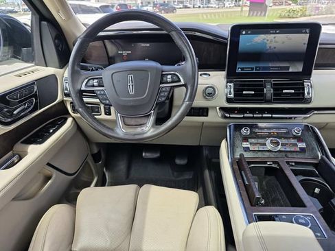 Used 2019 Lincoln Navigator Reserve AWD/4WD image 6