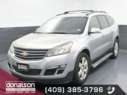 Used 2017 Chevrolet Traverse LT w/ Style and Technology Package image 5