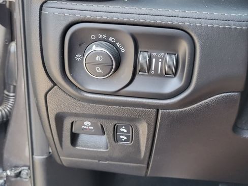 Used 2019 RAM 1500 Limited w/ Advanced Safety Group AWD/4WD image 16