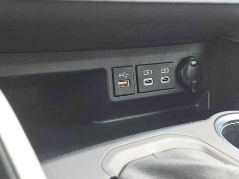 Used 2023 Toyota Highlander LE FWD image 35