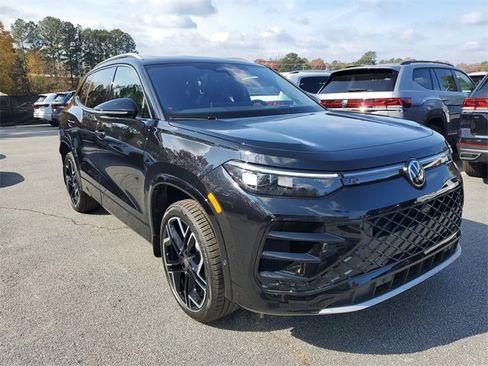 New 2026 Volkswagen Tiguan SEL R-Line image 3