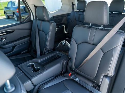 Used 2025 Honda Pilot EX-L image 17