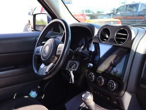 Used 2014 Jeep Patriot Latitude w/ Sun/Sound Group AWD/4WD image 32