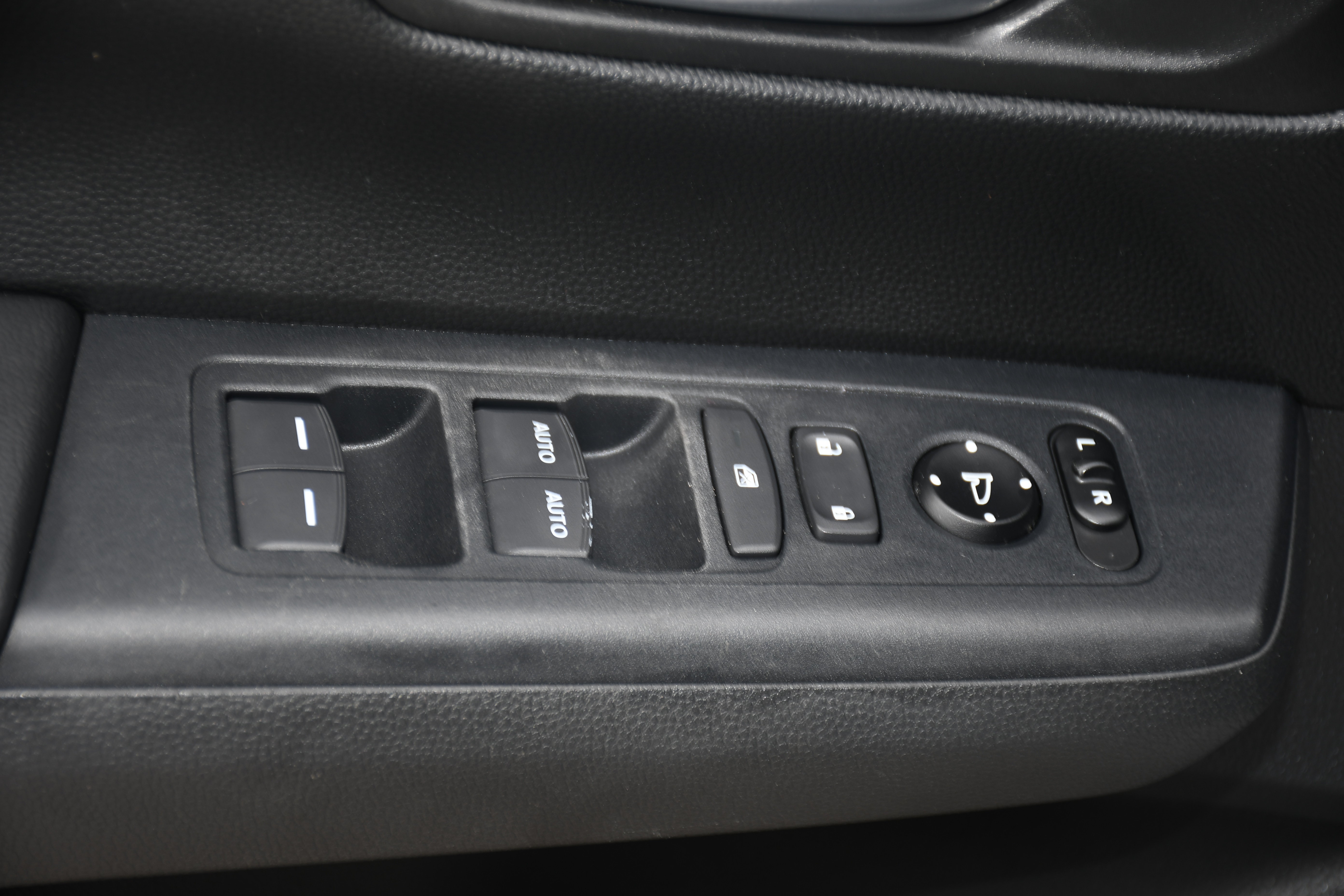Used 2024 Honda CR-V Sport image 11