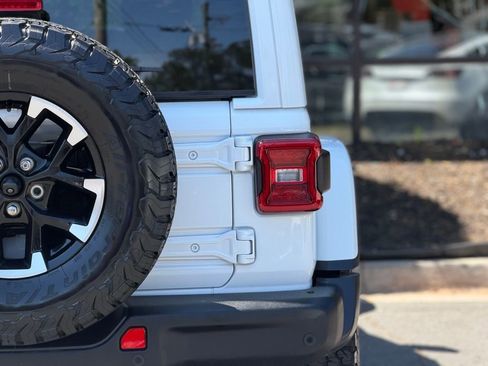 Used 2024 Jeep Wrangler Unlimited Rubicon 4xe AWD/4WD image 16