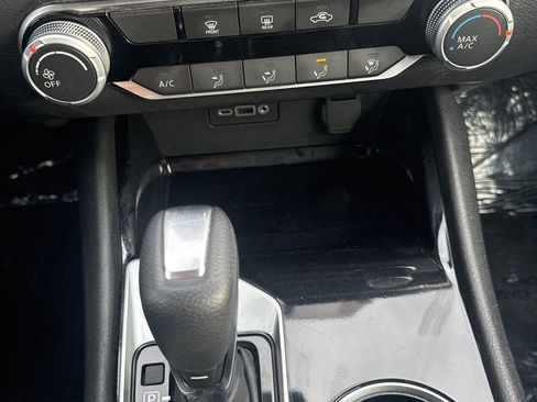 Used 2024 Nissan Altima 2.5 SV image 18