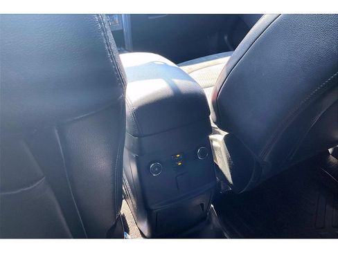 Used 2019 Ford Explorer XLT w/ Equipment Group 202A AWD/4WD image 10