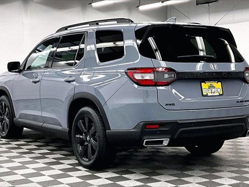 Used 2025 Honda Pilot Black Edition image 2