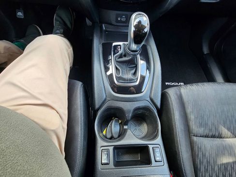 Used 2020 Nissan Rogue SV image 21