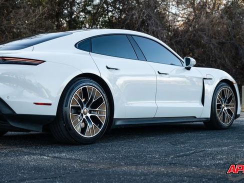 Used 2022 Porsche Taycan image 59
