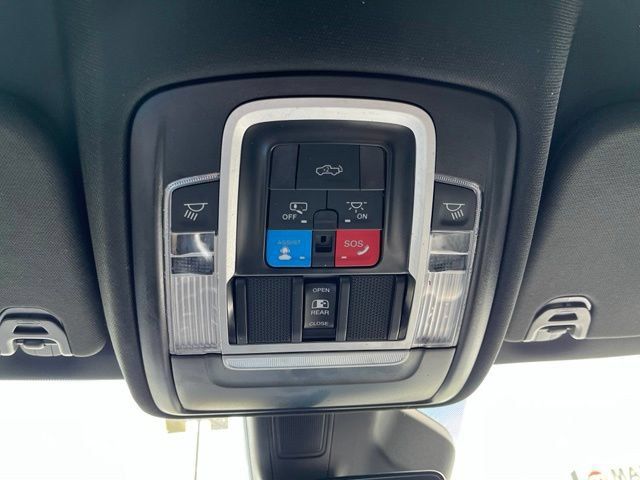 Used 2025 RAM 1500 Laramie AWD/4WD image 23