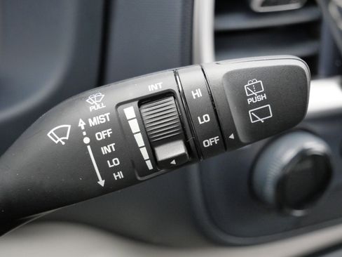 Used 2023 Hyundai Venue Limited w/ Cargo Package image 34