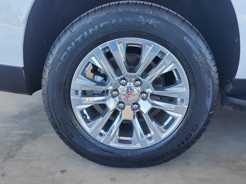 Used 2025 GMC Yukon XL Denali AWD/4WD image 9