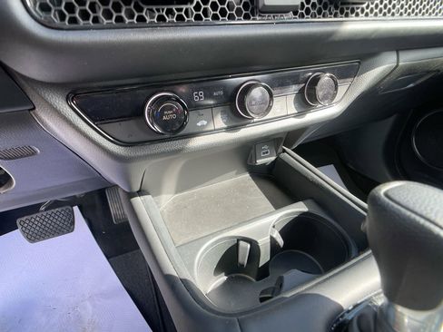 Used 2023 Honda HR-V LX image 18