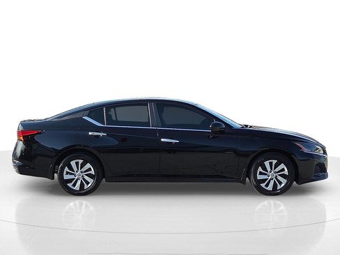 Used 2024 Nissan Altima 2.5 S image 6