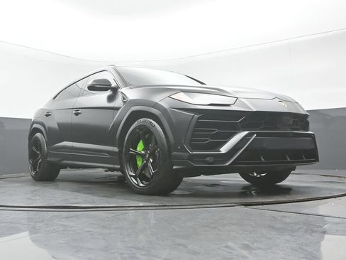 Used 2019 Lamborghini Urus AWD/4WD image 29