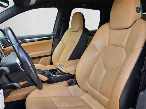 Used 2014 Porsche Cayenne Platinum Edition AWD/4WD image 11