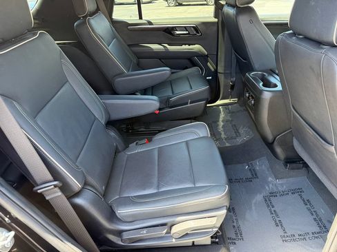 Used 2025 Chevrolet Tahoe Premier AWD/4WD image 16