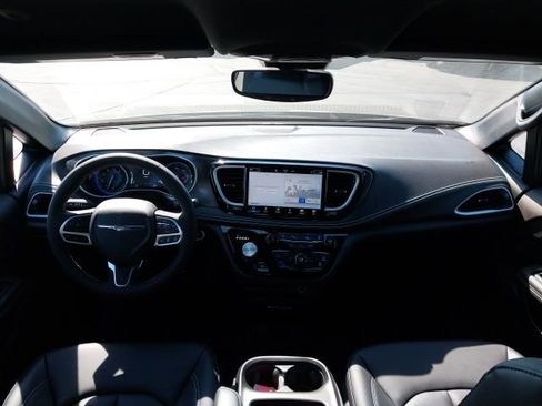 New 2026 Chrysler Pacifica Select image 10