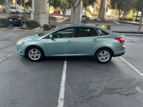 Used 2012 Ford Focus SEL FWD image 4