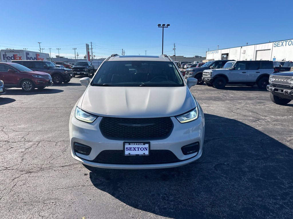 Used 2021 Chrysler Pacifica Limited w/ S Appearance Package AWD/4WD image 2