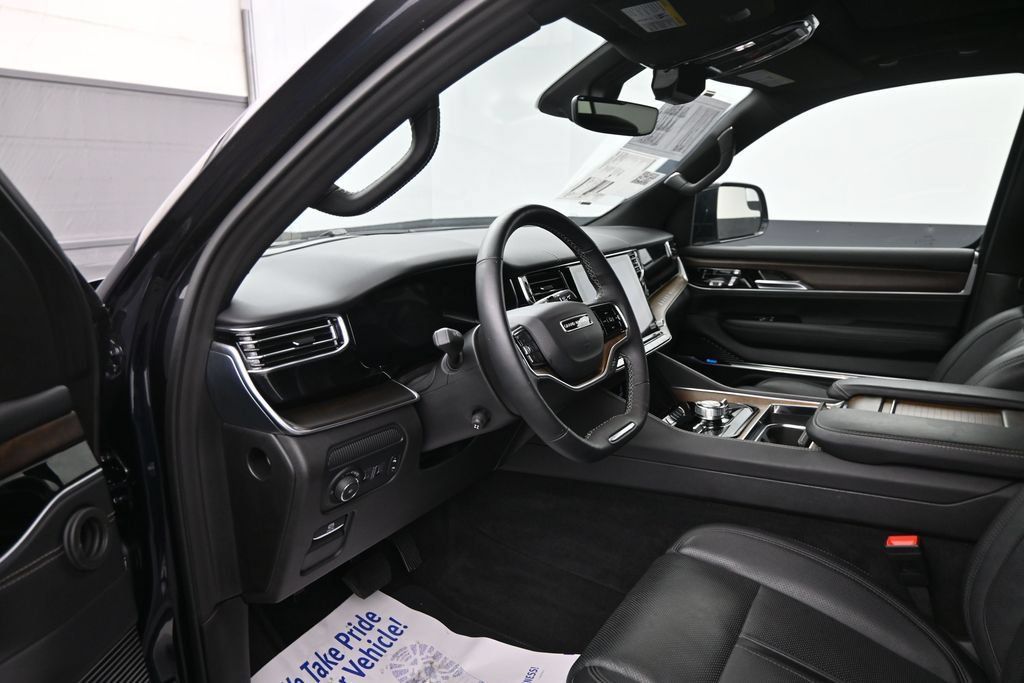 Used 2025 Jeep Grand Wagoneer 4WD image 10