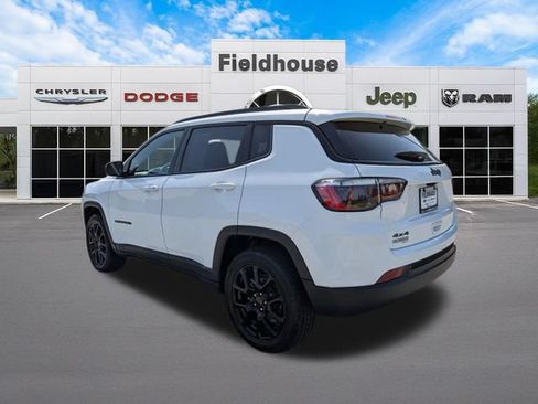 Used 2025 Jeep Compass Latitude w/ Convenience Group AWD/4WD image 14