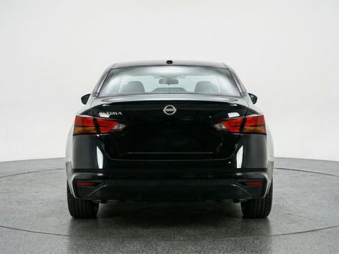 Used 2025 Nissan Altima 2.5 SV image 7