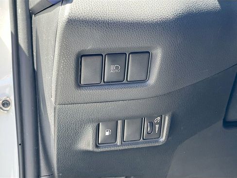 Used 2021 Toyota C-HR XLE FWD image 10