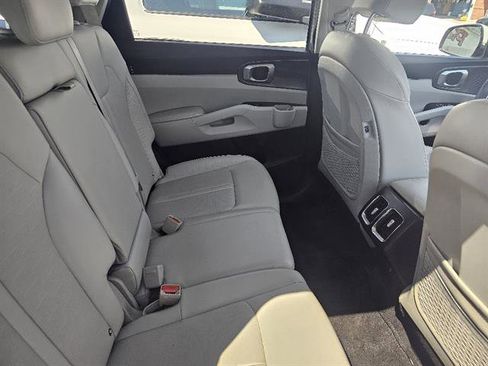 Used 2024 Kia Sorento S AWD/4WD image 10