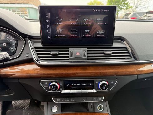 Used 2022 Audi Q5 2.0T Premium Plus w/ Premium Plus Package AWD/4WD image 12