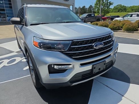 Used 2021 Ford Explorer XLT w/ Equipment Group 202A image 7