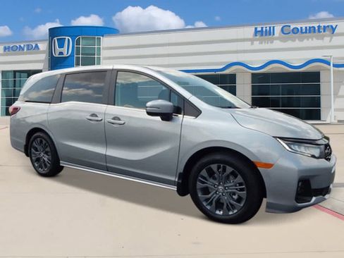 New 2026 Honda Odyssey Touring image 7