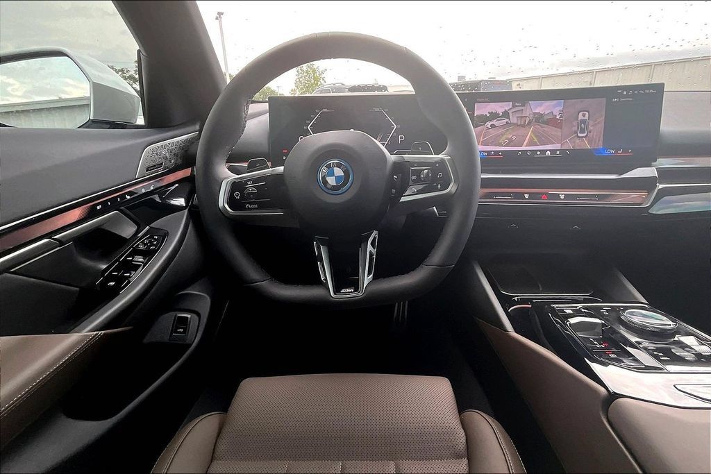 Used 2026 BMW 550e xDrive AWD/4WD image 7