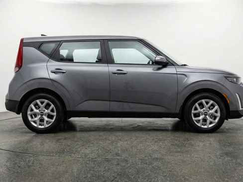Used 2025 Kia Soul LX w/ LX Technology Package image 11
