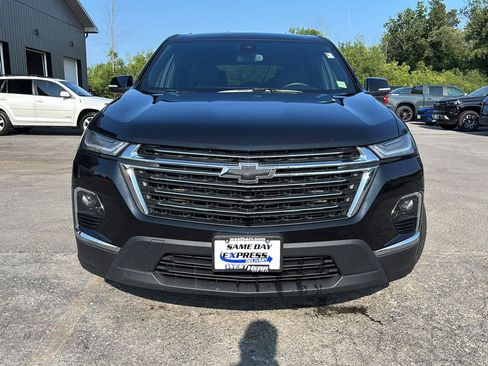Used 2023 Chevrolet Traverse LT FWD image 2