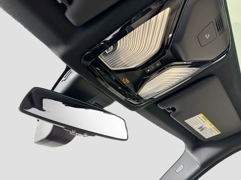 New 2026 BMW 330i xDrive Sedan w/ Premium Package image 19