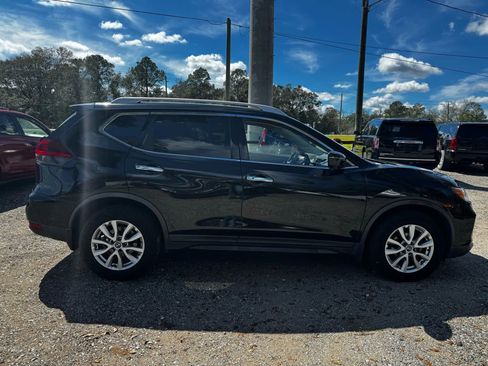 Used 2018 Nissan Rogue SV w/ Premium Package image 9