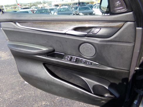 Used 2016 BMW X5 xDrive50i w/ Dynamic Handling Package image 41